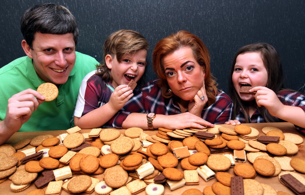 Ahora al menos puede ver a sus dos pequeños contentos con sus galletas.