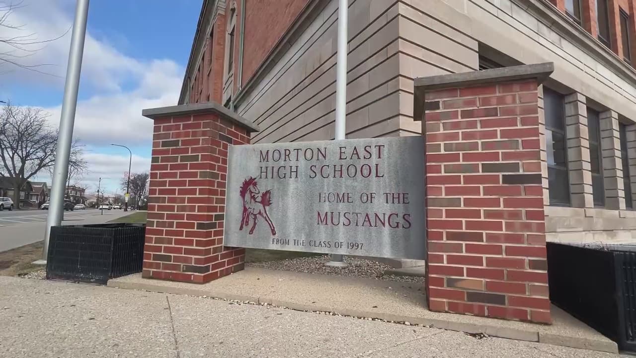 La familia de Johan, 
<b>migrantes colombianos que llegaron al área de Chicago hace poco más de cuatro años, asegura que había denunciado el acoso que vivía Johan,</b> pero no obtuvo respuesta por parte de las autoridades.
<br>
<br>Sin embargo, la Policía de Cicero aseguró no contar con reportes previos.
<br>
<br>“Somos conscientes de que están circulando en redes sociales muchos reportes que son inexactos. Solicitamos a todos que, por favor, se abstengan de compartir información no verificada en este momento y que se basen únicamente en comunicados oficiales”.
<br>