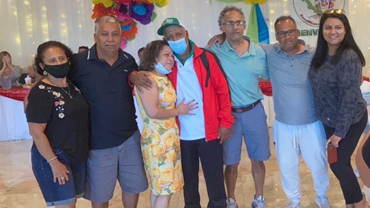 En algunos casos, las generaciones más jóvenes solo conocen a las mayores a través de videollamadas. Este 1 de septiembre, muchos se conocieron en persona.