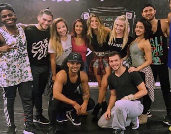 Después de las fotos, se fue a darle duro a los ensayos con sus bailarines.