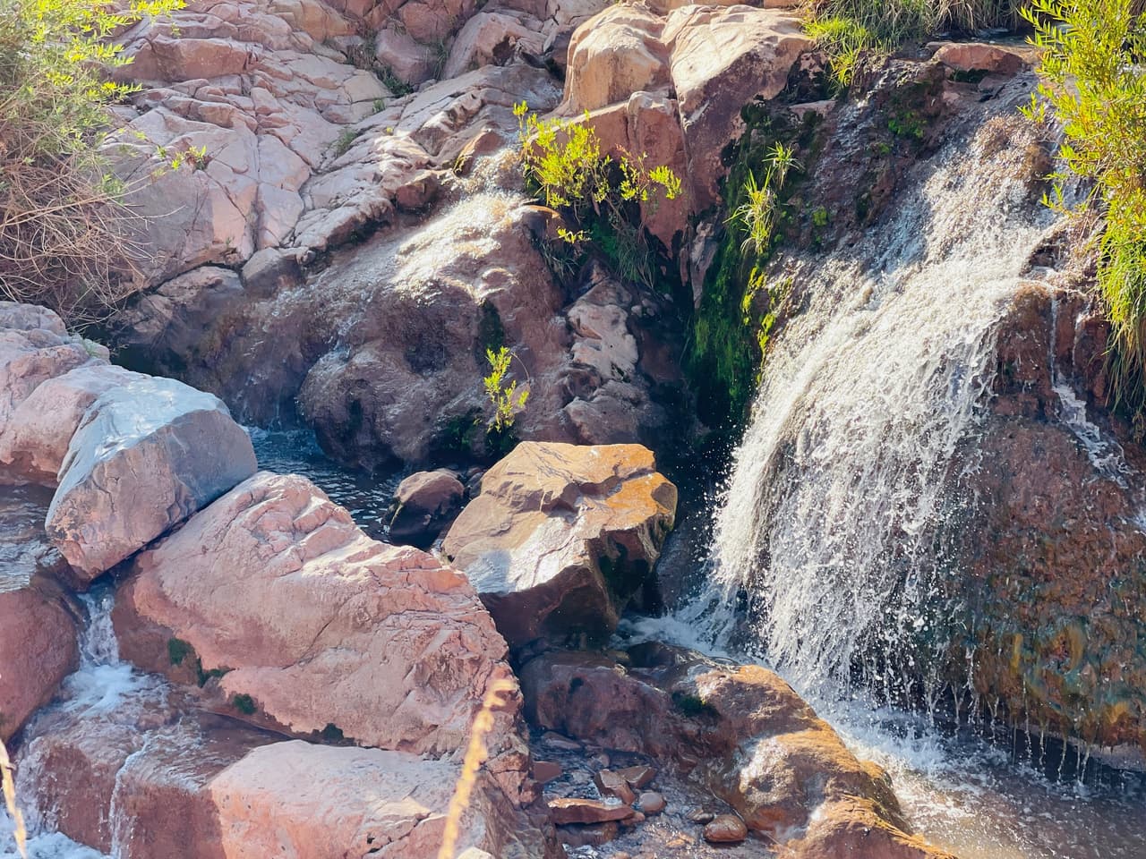 Es un lugar ideal para escapar de las altas temperaturas y disfrutar en familia incluso con niños pequeños.