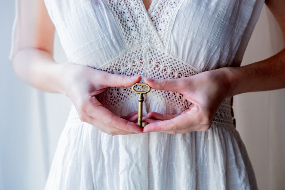 Por eso, te recomiendo que argues contigo una llave de metal que cargues contigo en el pecho o guardes en tu cartera, pues te ayudará a conseguir el éxito.