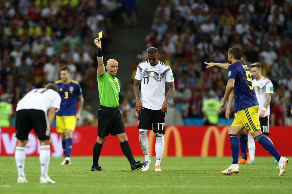 A los 82 minutos, tras una dura falta y ya amonestado, Boateng recibió su segunda tarjeta amarilla, y se ganó la tarjeta roja automática. La noche se le venía a Alemania, con un hombre menos.