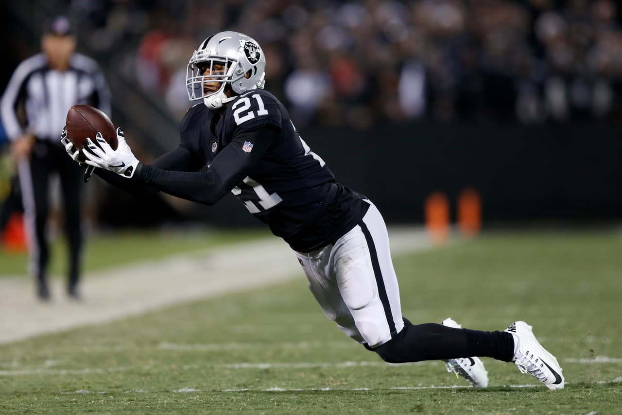 A la defensiva Sean Smith estuvo espectacular con los Raiders siendo el autor de las 2 intercepciones sufridas por Prescott.