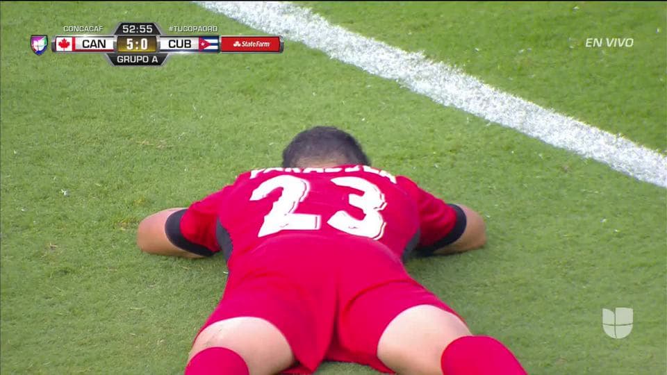 Tiro desviado de Luis Paradela