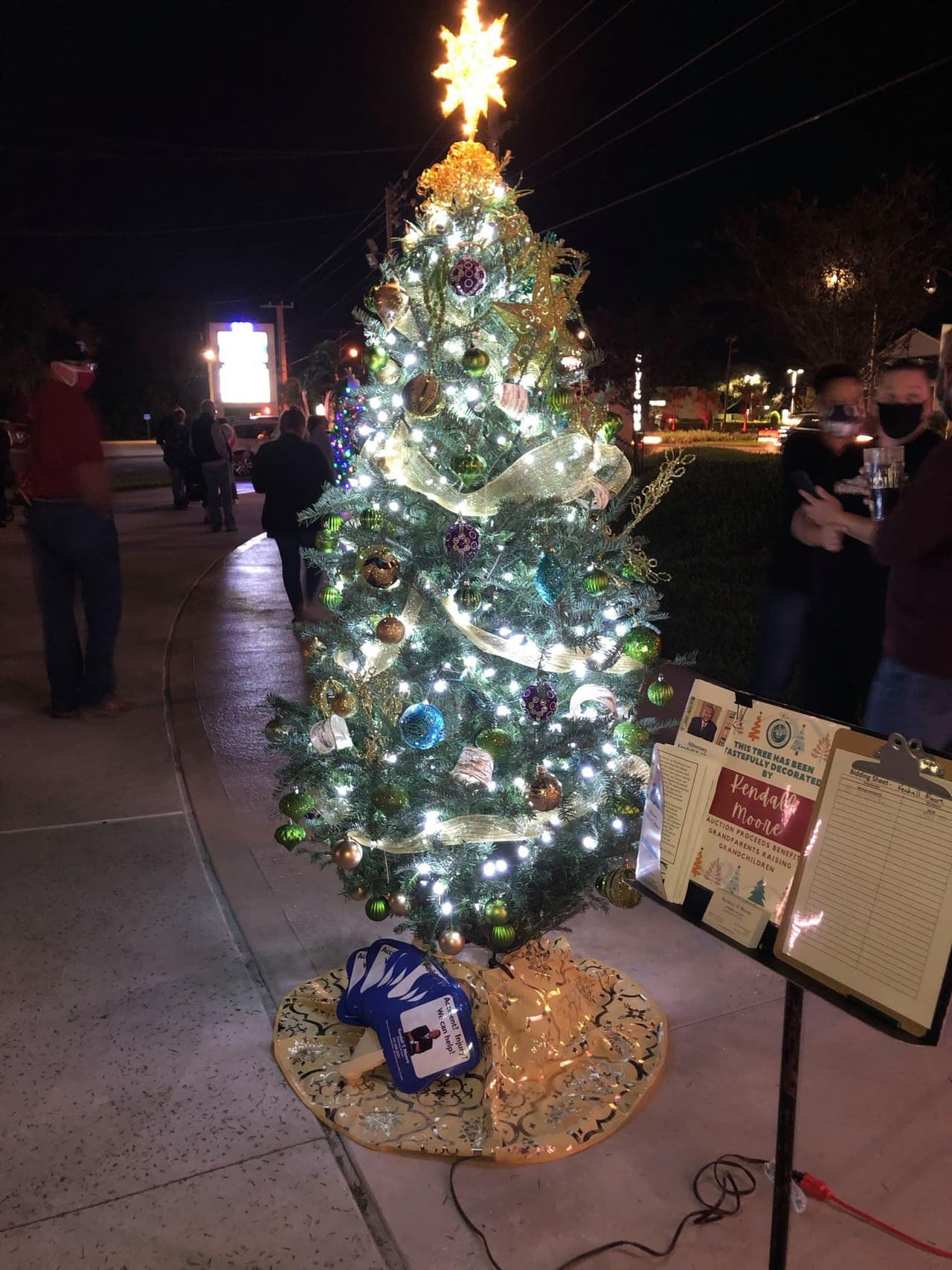 <h3 class="cms-H3-H3"><b>Condado Brevard</b></h3>
<br>
<br>
<b>Light Up Rockledge and Festival of Trees </b>
<br>
<b>Fecha: </b>2 de diciembre
<br>
<b>Lugar:</b> Rockledge Civic Hub. 530 Barton Boulevard. Rockledge, FL
<br>
<b>Sitio web</b>: 
<a href="https://www.cityofrockledge.org/calendar.aspx?PREVIEW=YES&EID=2409">https://www.cityofrockledge.org/calendar.aspx?PREVIEW=YES&EID=2409</a> 
<br>
<br>Festival anual de Navidad que cuenta con exhibición de árboles de navidad, subastas, regalos, iluminación del árbol de la ciudad y más.