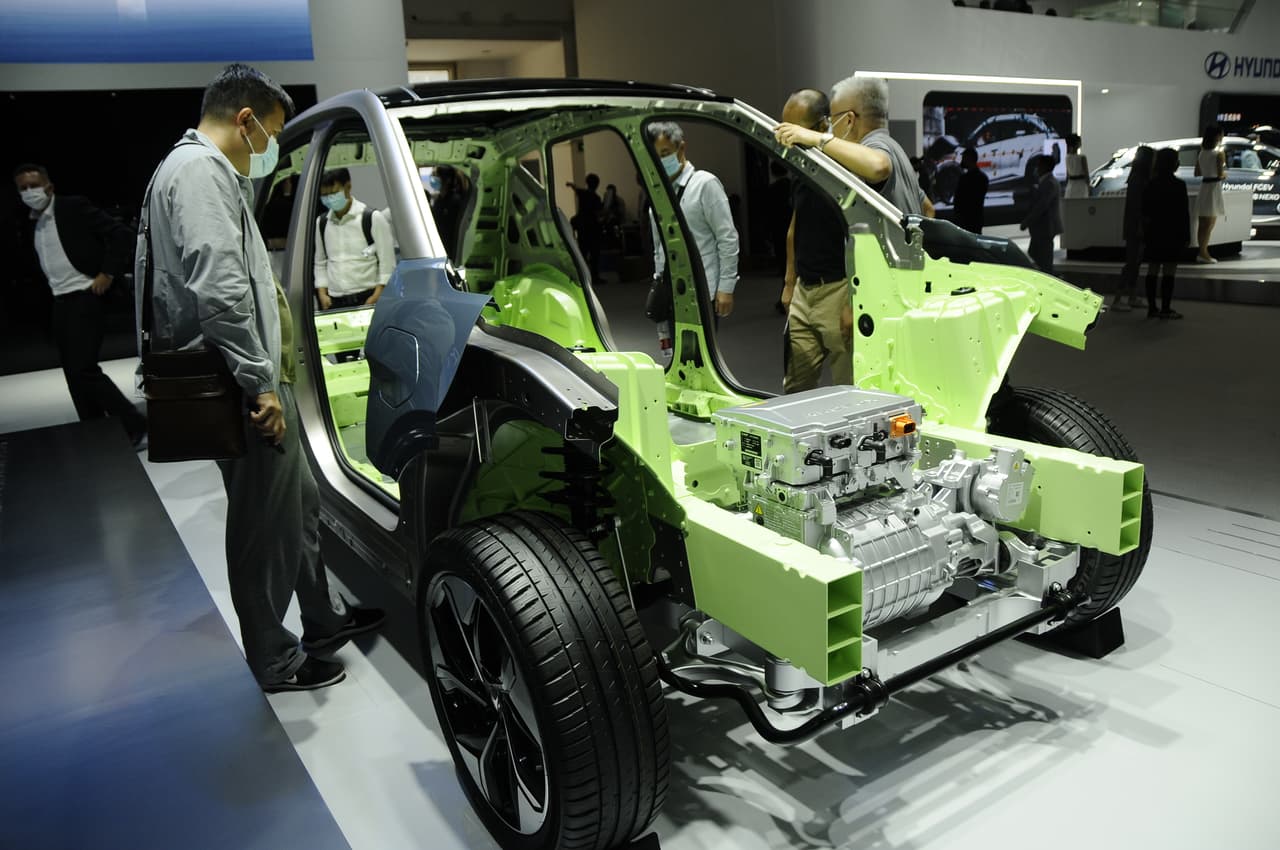 China se mantiene como el mercado más grande del mundo para autos nuevos, con 22.3 millones de unidades registradas el año pasado.