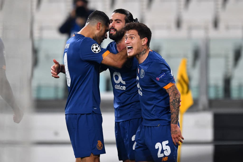 Juventus queda eliminado, por tercer año consecutivo, de la UEFA Champions League. Esta vez el Porto hizo la hazaña y, en tiempo extra, con gol de Sergio Oliveira, calificó a su equip a cuartos de final. El mexicano Jesús 'Tecatito' Corona, fue titular y participó durante todo el encuentro. El marcador del partido fue 3-2, pero fue el global el que le dio el pase a los 'Dragones Azules'.