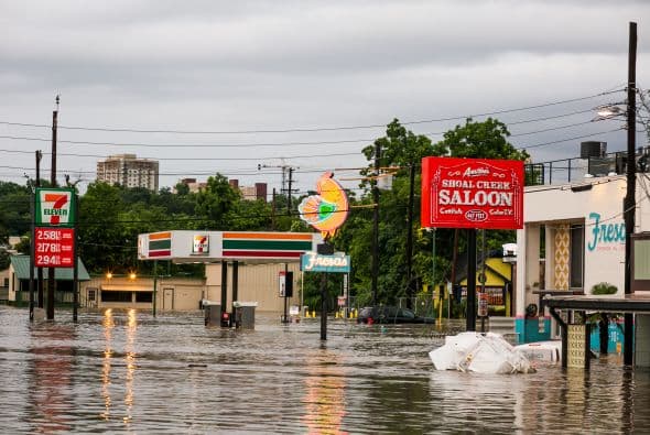 Algunas zonas de la capital texana quedaron bajo el agua luego de las intensas lluvias de los últimos días.