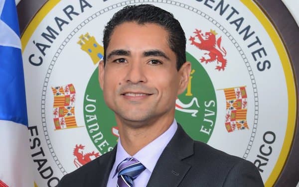 Muere el representante Carlos Vargas tras accidente vehicular