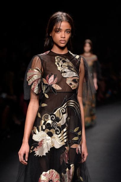 En muchos atuendos se apreció un misticismo y unas sutiles transparencias.