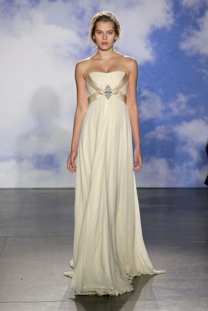 Aquí los mejores modelos del diseñador Jenny Packham.