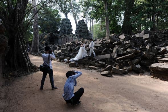 Deberás dejar a un lado la tradición de guardar el vestido de novia, como quizá tu madre o abuela lo hicieron, a cambio de un rato muy divertido.