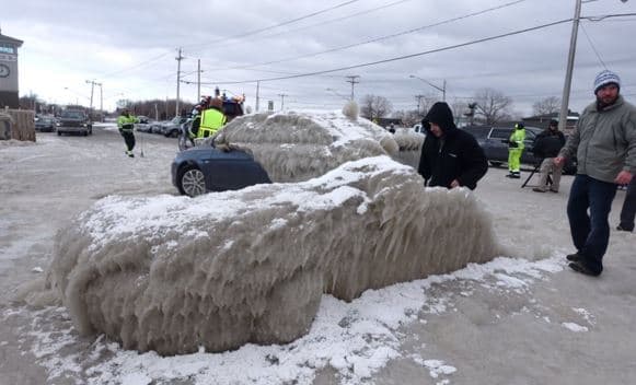 Rescatan al "carro de hielo" de su prisión