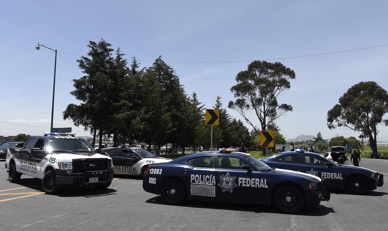 Pobladores de Guerrero retienen a cinco policías federales