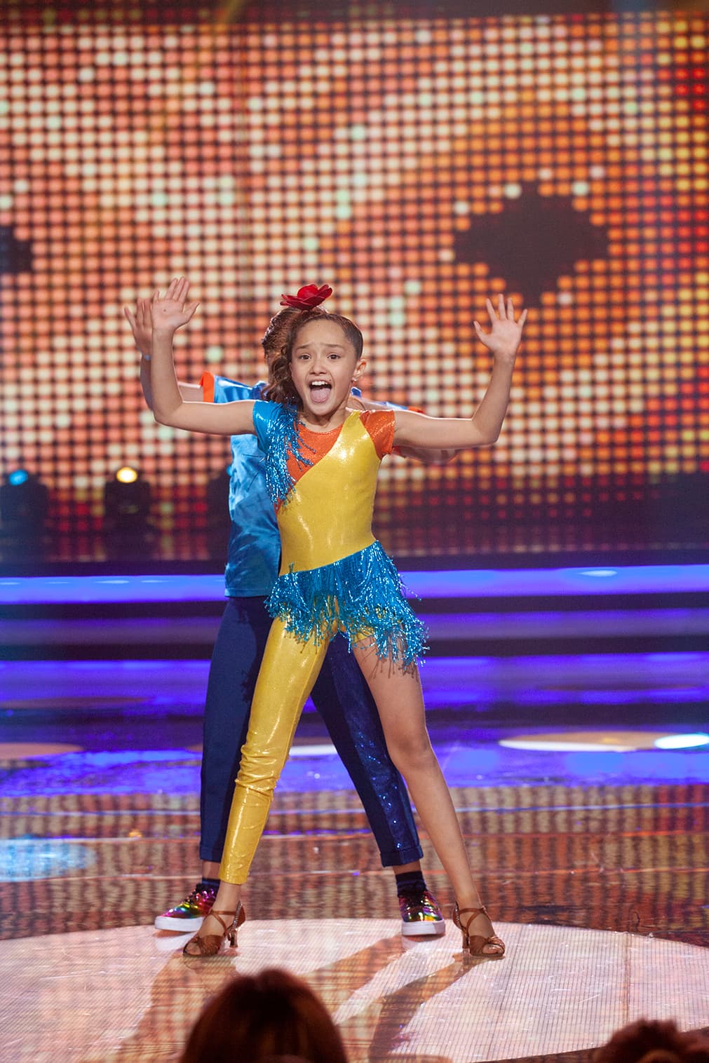 Flor, de 12 años y originaria de Acapulco, resultó ganadora y así se unió a las filas de este escuadrón, como pareja del jovencito Yahir.