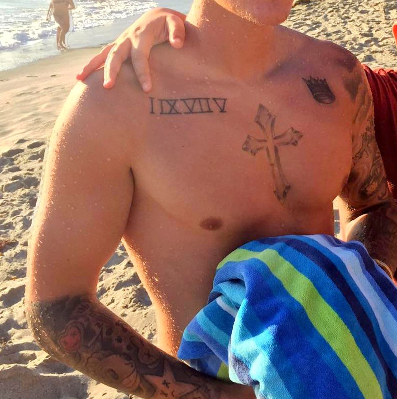 ¡Le pudimos ver todos sus tatuajes! ¡Qué sexy!