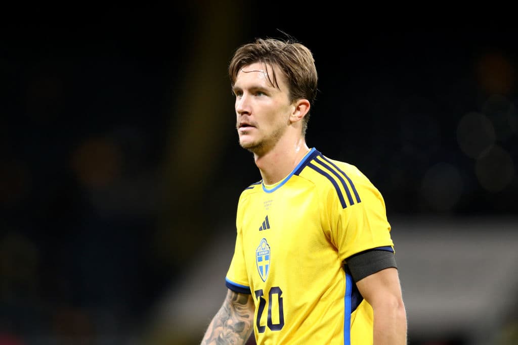 Futbolista sueco Kristoffer Olsson está grave y con respiración asistida