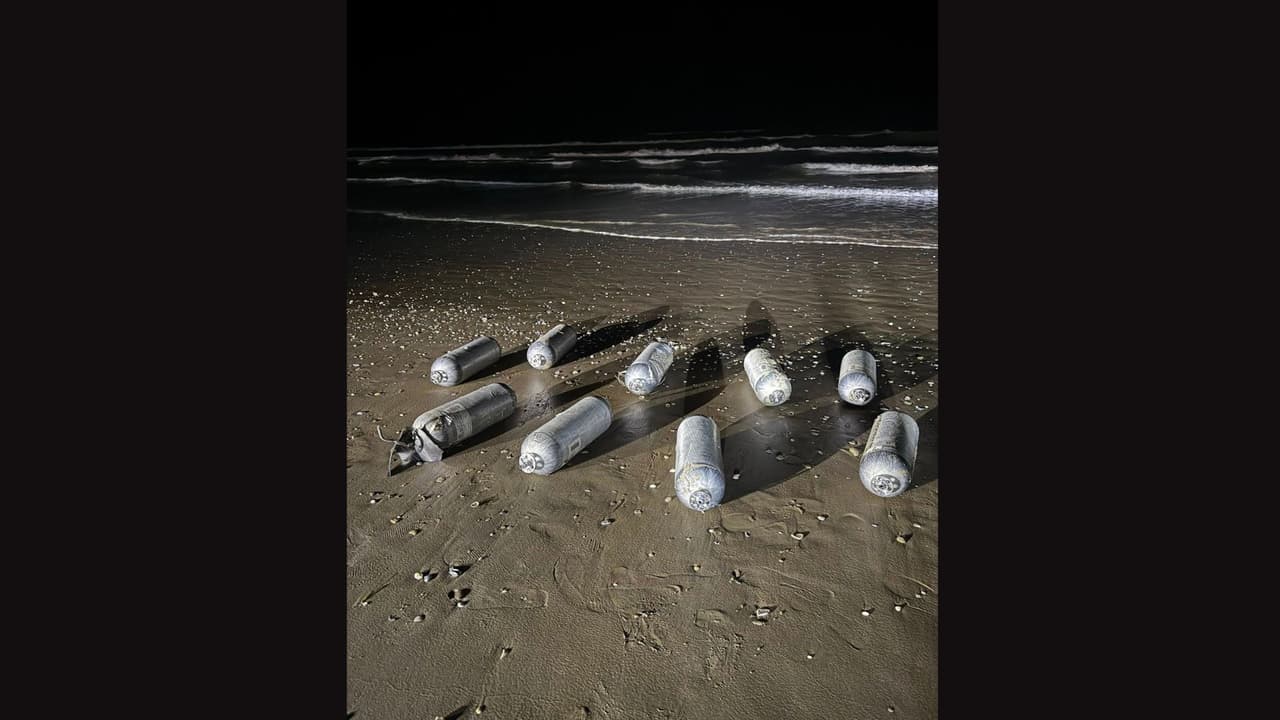 Tanques de SpaceX encontrados en Playa Bagdad a finales de mayo (Foto: Conibio Global)