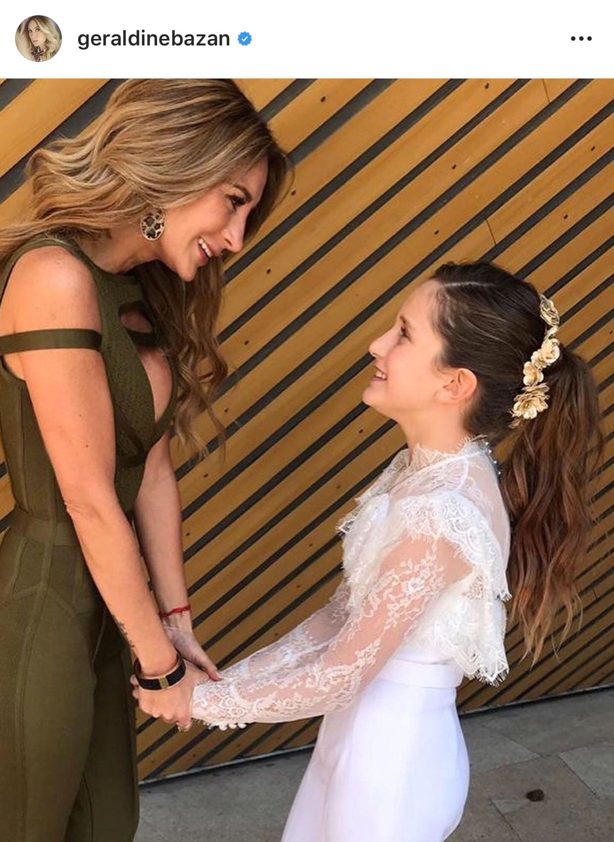 Mientras que Geraldine publicó 
<b><a href="https://www.instagram.com/p/BzlsHx9lS_D/" target="_blank">esta fotografía</a></b> con el mensaje: “Mi amor Elissa Marie una vez más estoy tan orgullosa y agradecida con Dios por permitirme ser tu mamá y acompañarte a cada paso que das, siempre de la mano. ¡Te amo!”