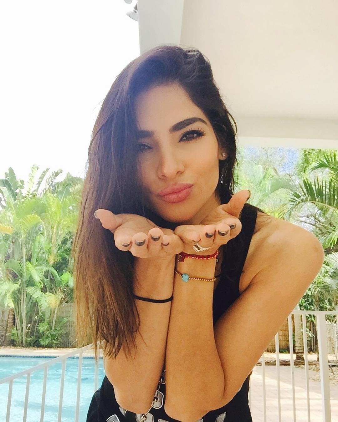 Aseguró que no dejará de lado las telenovelas ni su carrera como actriz: "
<b>No, para nada, eso no está descartado</b>, en este último año que he estado haciendo (cosas)".
<br>