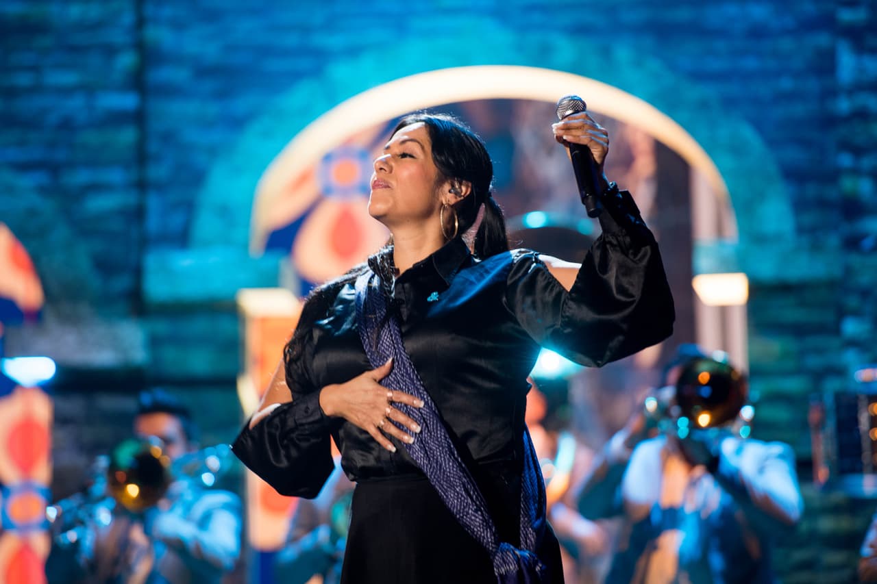 La intérprete y compositora Lila Downs subió al escenario para demostrar su talento.