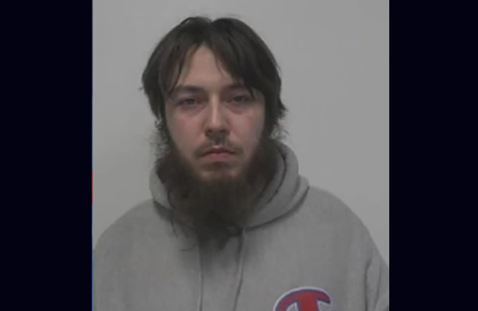 Acusan a padre de gemelos recién nacidos de abuso infantil, en Thomasville