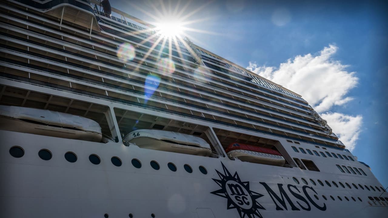 Llega a Doha el primer crucero que servirá como hotel flotante en el Mundial