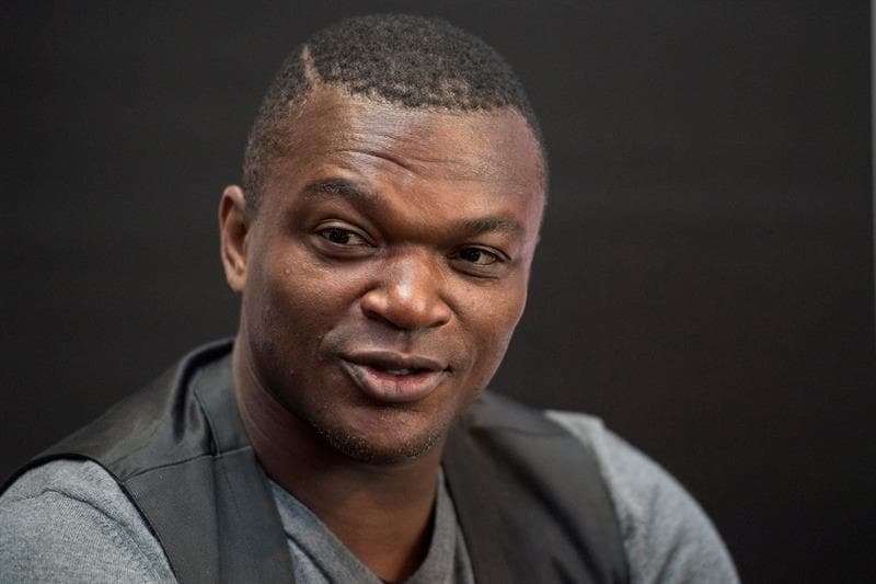 El exjugador de fútbol francés Marcel Desailly se dirige a los periodistas antes del inicio de la gala 'The Best'.