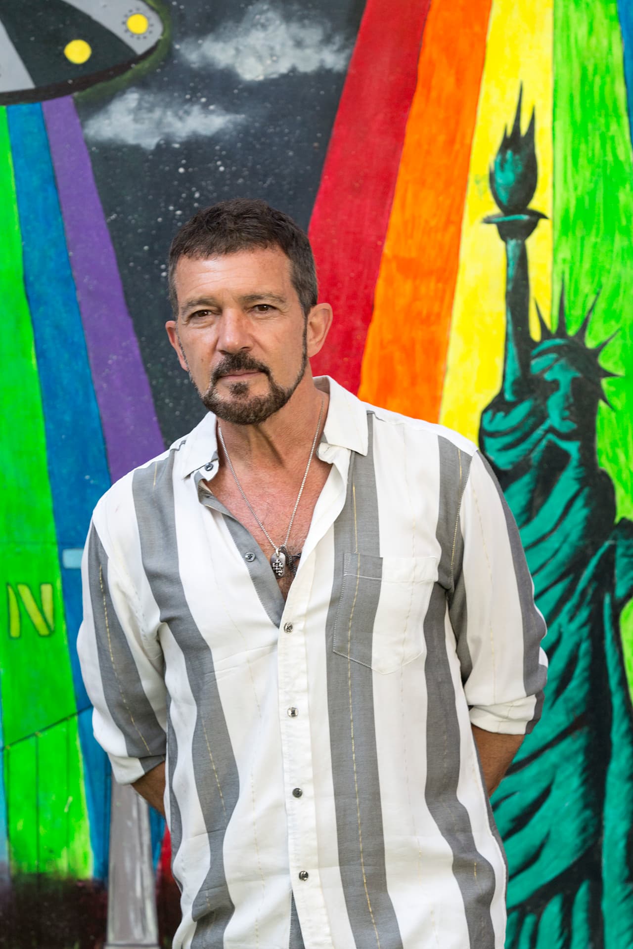 <b>#6 Antonio Banderas</b>
<br>Antonio tiene una trayectoria actoral de más de cuatro décadas y hoy, a sus 61 años de edad se corona como uno de los actores españoles más reconocidos internacionalmente. 
<br>