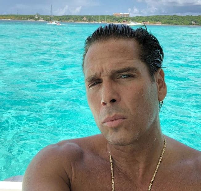 “
<b>Mi papá fue muy duro</b> conmigo en muchos aspectos y por eso yo saqué la garra que saqué para los ‘business'", agregó el también conocido como 'Diamante Negro'.