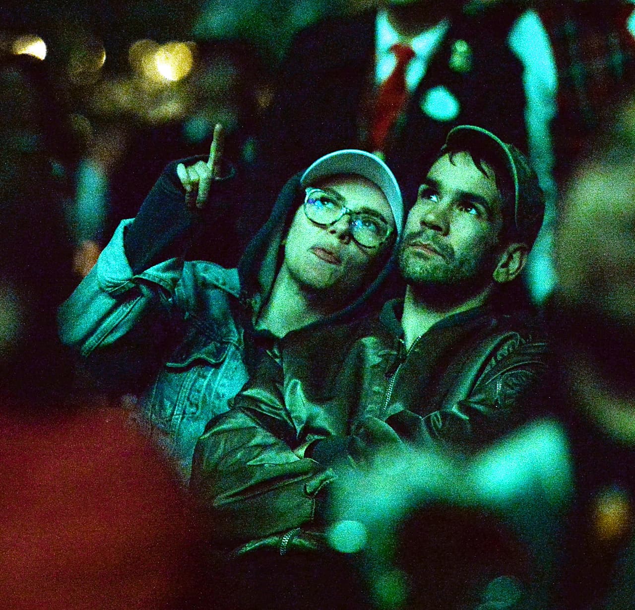 Aunque ella le mostraba cosas, Romain no parecía muy entusiasmado.