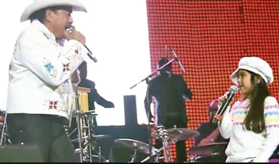 El nombre completo de la joven es Joana Marcelia Figueroa y ella es una de las dos hijas que tuvo 'El Poeta del Pueblo' con su última esposa: Alina Espín.