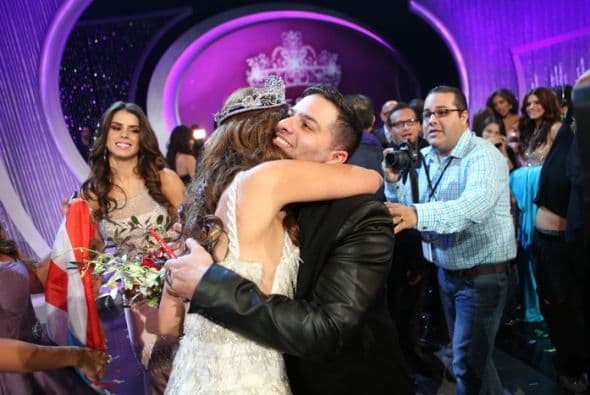 La boricua se despide de su reinado, pero para que no la olvides, aquí puedes revivir foto a foto todo lo que pasó el día que se coronó como Nuestra Belleza Latina 2014.