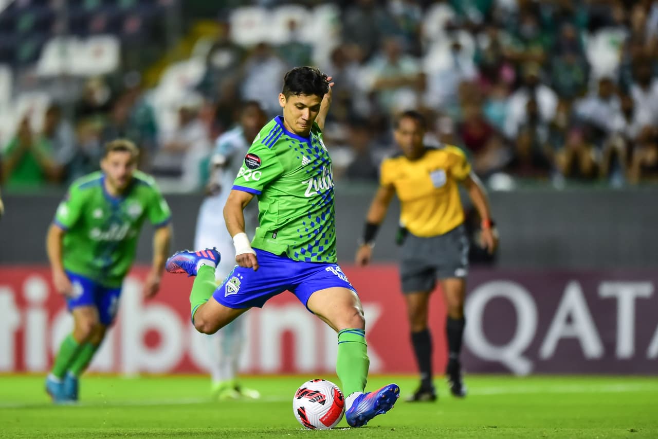 Al 47', un penal en contra de León complicaba en panorama y el colombiano Freddy Montero no perdonó para obligar a los locales a meter 5 goles para avanzar.