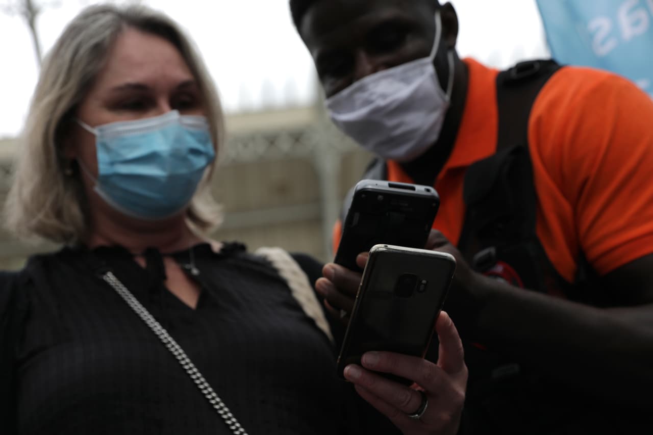 El pase ahora se pide para acceder a trenes de alta velocidad, interurbanos y nocturnos, que transportan a más de 400,000 pasajeros por día en 
<a href="https://www.univision.com/temas/francia">Francia</a>, segun explicó el ministro de Transporte, Jean-Baptiste Djebbari. También se requiere en viajes de larga distancia en avión o autobús dentro del país. "Vamos a hacer cumplir controles masivos", comentó.