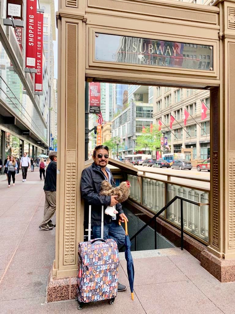 Hasta se iba a subir al subway, pero le dio miedo la oscuridad.