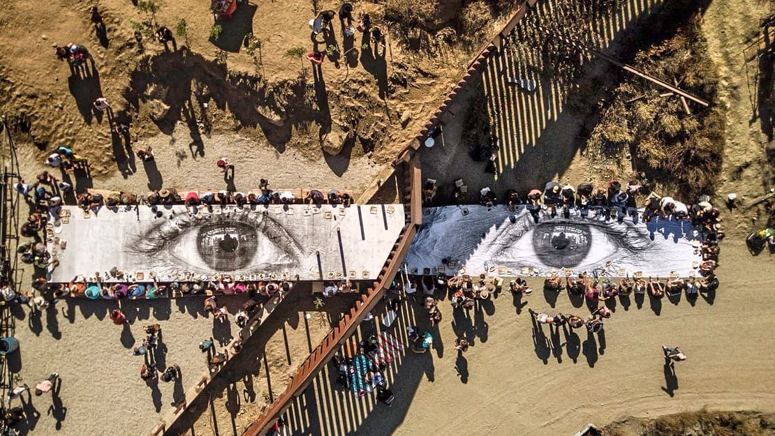 'Kikito' echa una última mirada sobre el muro fronterizo al celebrarse un picnic binacional