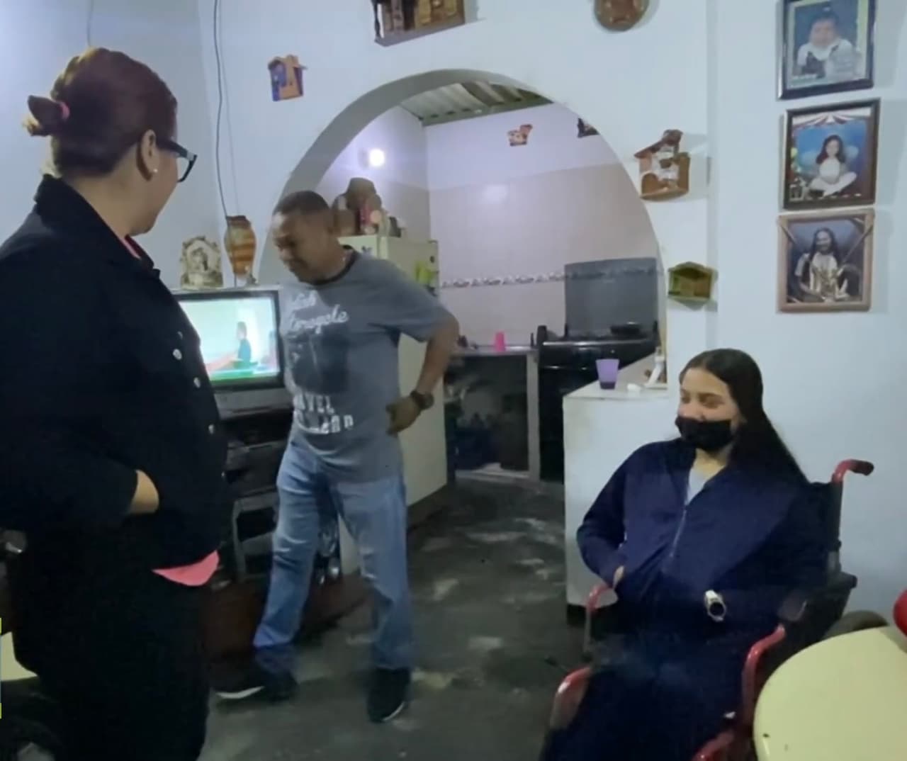 Nikanelly Calzadilla jamás podrá olvidar aquel día. Caminaba de regreso a casa junto a sus padres y, de pronto, las detonaciones de un arma activada desde un automóvil que pasaba por la zona los hizo tirarse al suelo para protegerse. 
<br> 
<br>