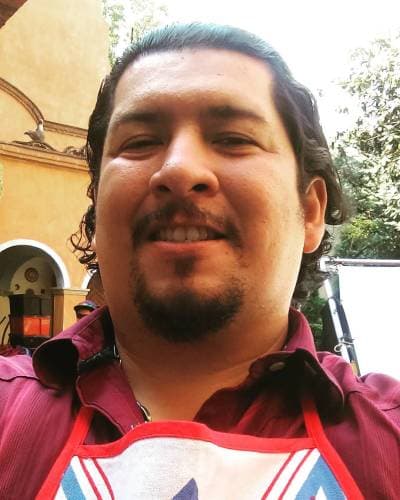 La madrugada del 17 de enero Televisa dio a conocer un comunicado en el que detalló que los actores Jorge Navarro Sánchez y Luis Gerardo Rivera habían perdido la vida, luego de caer de un puente durante un ensayo de la serie Sin Miedo a la Verdad.