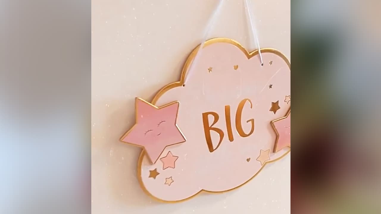 En la casa hay numerosos mensajes para la bebé con el fin de recordarle en cada momento que estará llena de amor, contó Michelle.