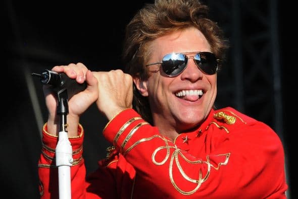 Jon Bon Jovi lanzaba su primer disco como solista 'Blaze of Glory', con el que tuvo gran éxito con temas como "Miracle" y "Dyin' Ain't Much of a Livin'".