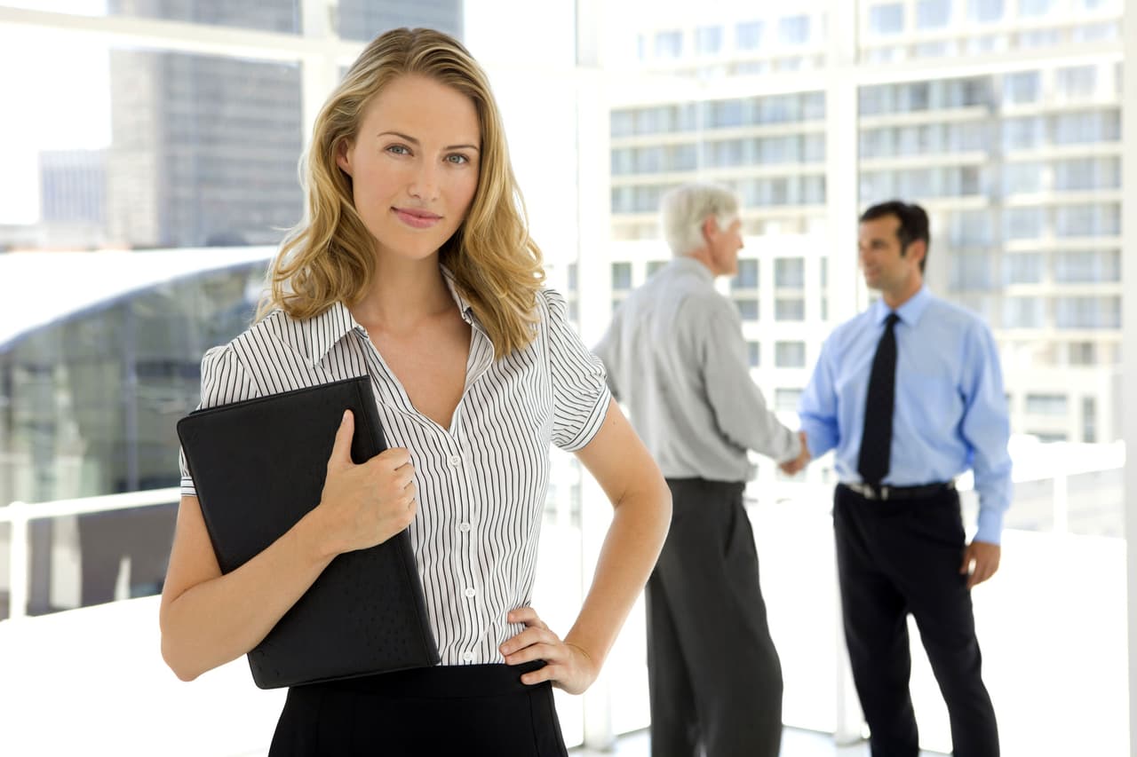 <b>ACUARIO</b>
<br>Son bastante tolerante y modernos y demuestran un respeto ejemplar, totalmente ausente en otros signos más tradicionales. Están convencidos de que todas las personas en el mundo deberían recibir un buen trato, e intentarán actuar de acuerdo a este elevado criterio. Aún así, pueden ser dispersos, algo descuidados pero muy creativos.