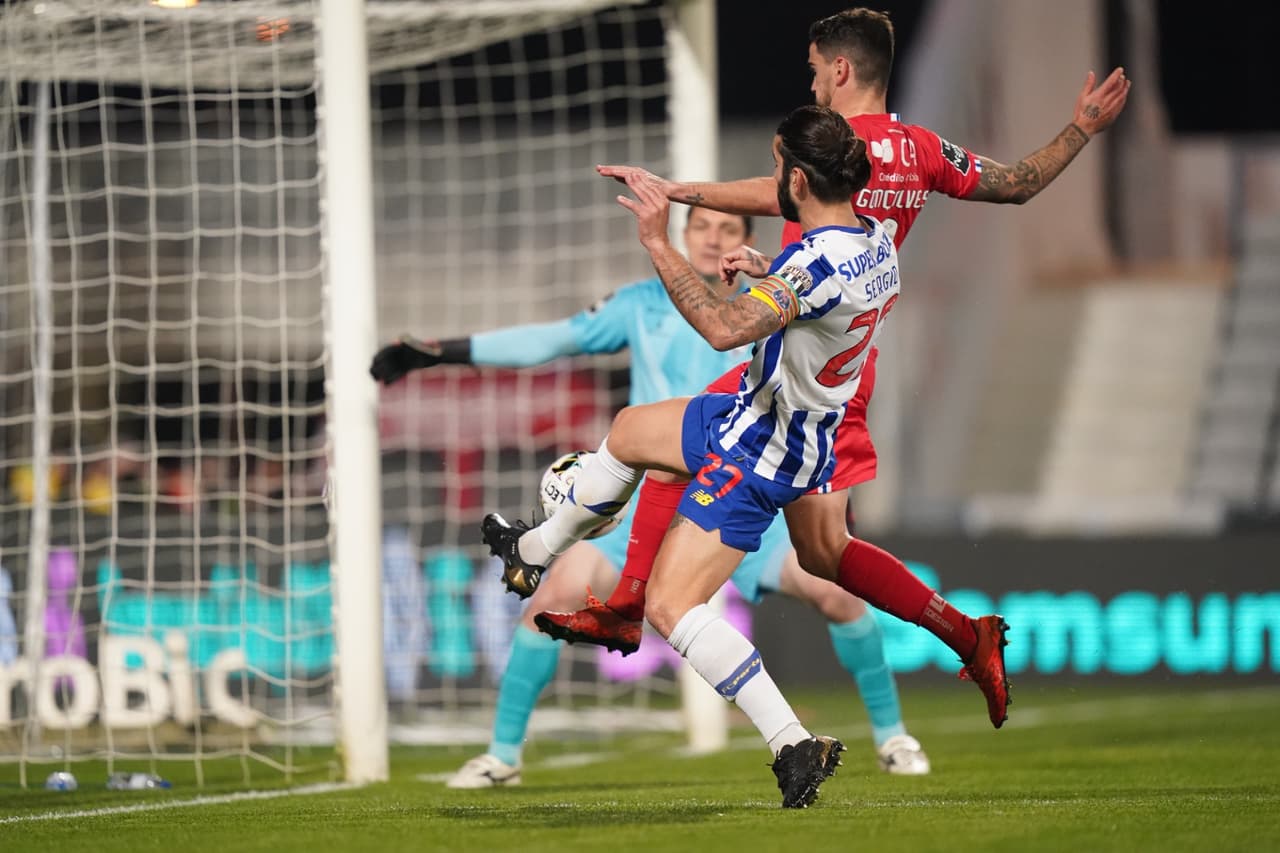 Mateus Uribe (7’) abrió el marcador y Sérgio Oliveira (60’) sentenció el resultado. Porto y Gil Vicente acumulan 48 y 19 unidades en la Primeira Liga. El siguiente compromiso de los Dragones será ante Juventus por un lugar en los Cuartos de la UEFA Champions League.