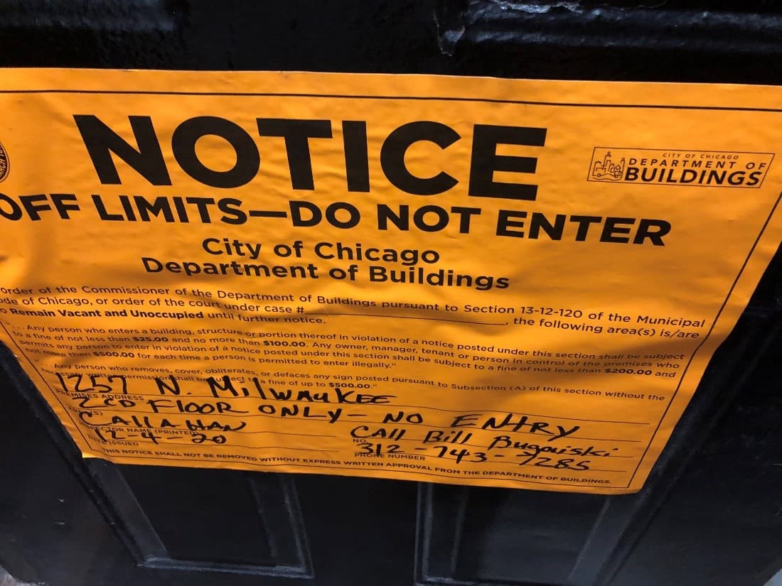 El departamento de Edificios, el departamento de Bomberos de Chicago y el departamento de Policía de Chicago, respondió temprano a una queja en este lugar en la mañana del 5 de diciembre.
<br>