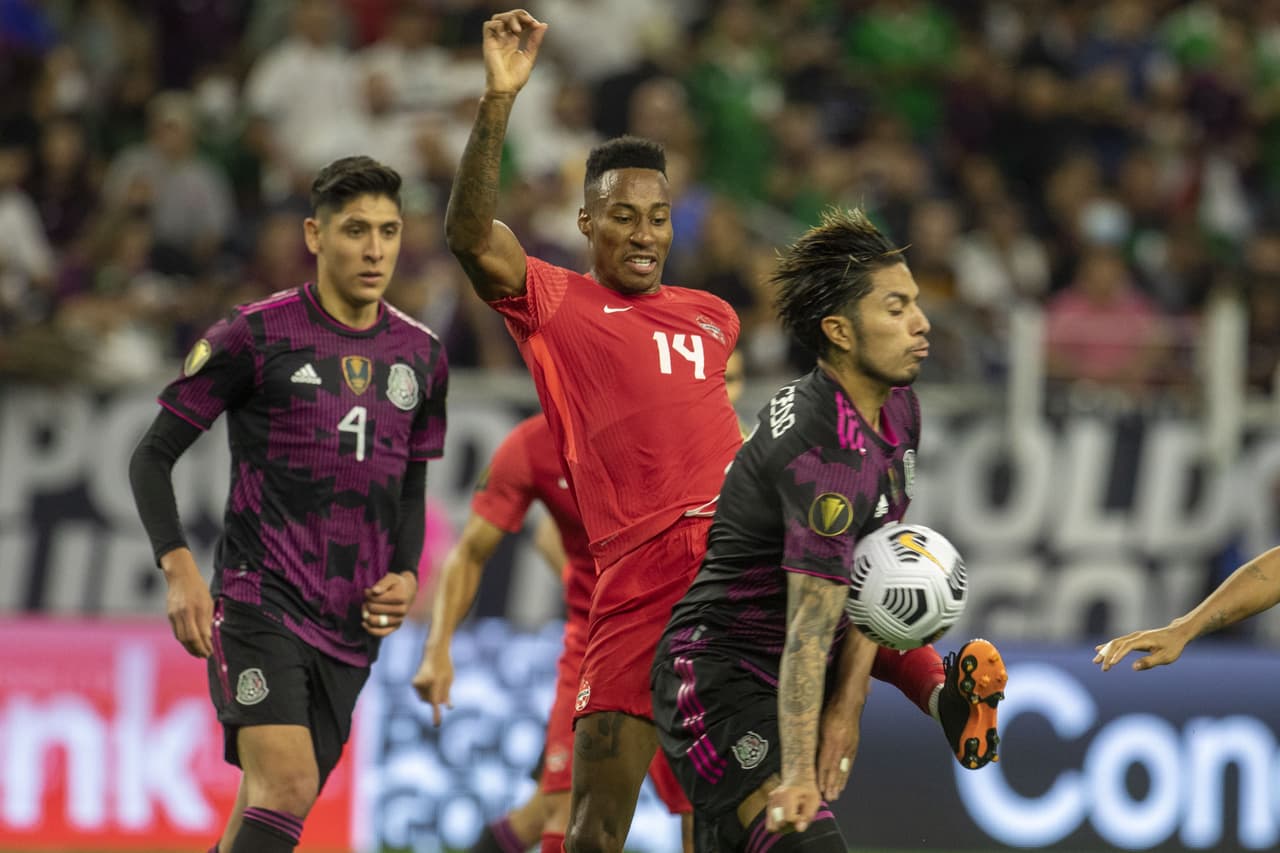 Orbelín pineda (45+2) y Héctor Herrera (90+8) se encargan de anotar en el sufrido triunfo de México 2-1 sobre a Canadá.