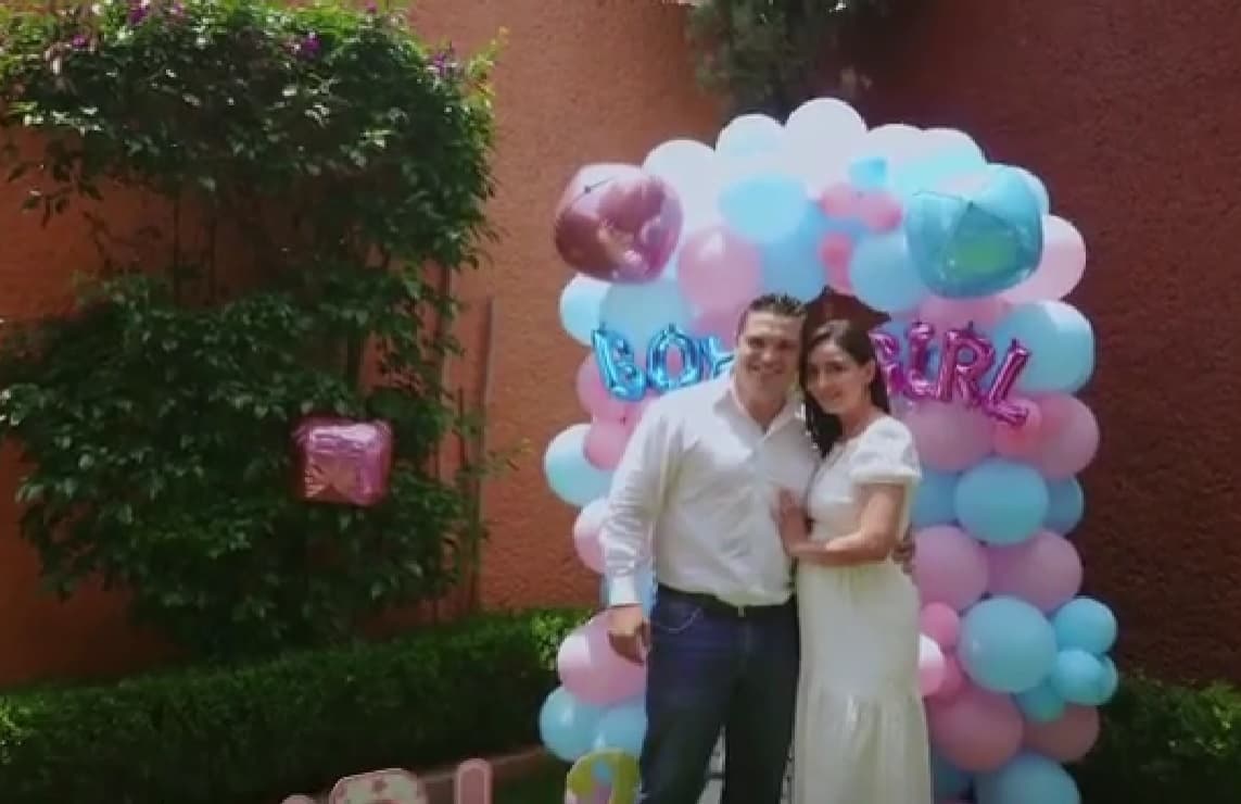 A más de un mes del anuncio, este 24 de julio, Fernando compartió en la mencionada red social un video en el que se le ve, junto con Gina, descubriendo cuál es el sexo de su bebé. 
<br>