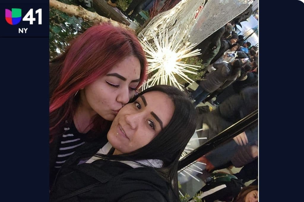 Emily Vaca nos muestra una foto de su mamá y comparte el siguiente mensaje: "Para muchos siempre es mamá, pero para mi siempre ha sido motivo de orgullo y ejemplo aquella mujer que a luchado desde siempre para cada uno de nosotros. No cualquier mujer puede sola con 3 hijos, desde mi país hasta que llegamos para acá, porque todos estudiamos y solo mi madre trabaja así sea doble turno, por el bien de nosotros y eso me hace sentir muy orgullosa de todo el esfuerzo que pone día con día, con cansancio o no, nunca he visto que se debilite"