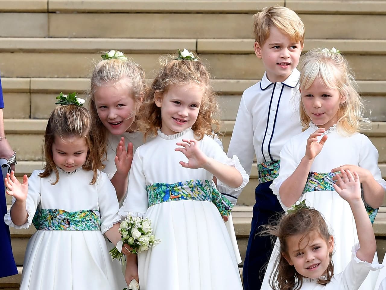 Su atención parecía estar en otro punto de Windsor. ¿Estaría 
<b><a href="https://www.univision.com/entretenimiento/realeza/lo-sentimos-meghan-hablando-de-estilo-kate-middleton-es-la-que-manda-fotos">buscando a papá o mamá?</a></b>