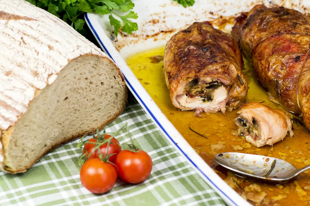 En ocasiones entras a tu cocina y sientes que algo le faltan a tus platillos, ese toque final para que tu paladar se deleite por completo, tal vez un poco de inspiración es lo que necesitas, la chef Lorena quien es propietaria de sus restaurantes y además es presentadora de televisión, productora de televisión y escritora comenta que la inspiración en la cocina es fundamental para crear platillos diferentes y mezclar alternativas.